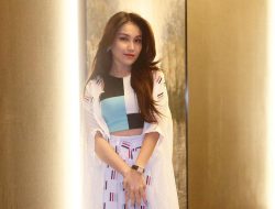 Ayu Ting Ting Berikan Informasi Terkini tentang Wendi Cagur Usai Dilarikan ke IGD