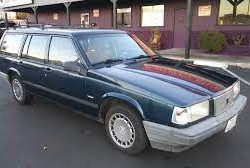Volvo 740 – Ikon Kendaraan Keluarga yang Mengedepankan Keselamatan dan Kualitas