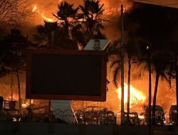 Gedung DPRD Makassar Terbakar, Massa Meluapkan Amarah