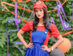 Faby Marcelia Bagikan Kopi kepada Ojol di Tengah Aksi Demonstrasi