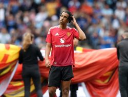 Lenny Yoro Tak Menyesal Pilih MU Seperti yang Diharapkan