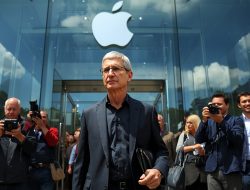 Tim Cook Resmi Mundur: Jejak Kepemimpinan yang Mengubah Apple Menjadi Raksasa Tak Tertandingi